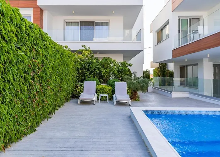 Valleria - 2 Bedroom W Pool In アパート