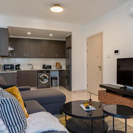 Valleria - 2 Bedroom W Pool In شقة